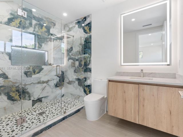 4-bedroom home for sale in Fort Lauderdale - 912 SE 13th St - MondialRealty