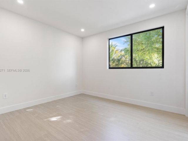 4-bedroom home for sale in Fort Lauderdale - 912 SE 13th St - MondialRealty