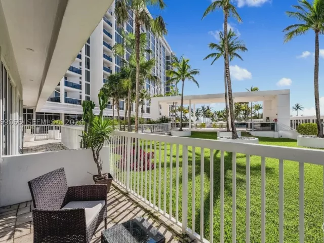 2-bedroom condo for rent in Bal Harbour - 10275 Collins Ave 102 - MondialRealty