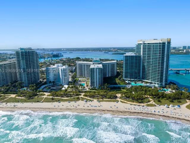 2-bedroom condo for rent in Bal Harbour - 10275 Collins Ave 102 - MondialRealty