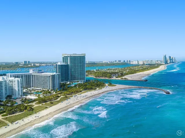 2-bedroom condo for rent in Bal Harbour - 10275 Collins Ave 102 - MondialRealty