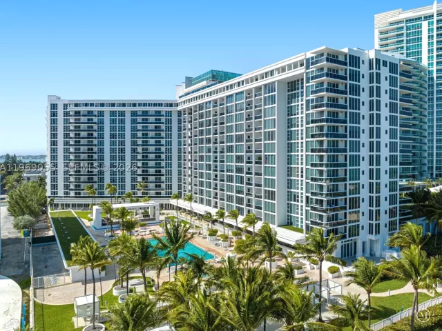 2-bedroom condo for rent in Bal Harbour - 10275 Collins Ave 102 - MondialRealty
