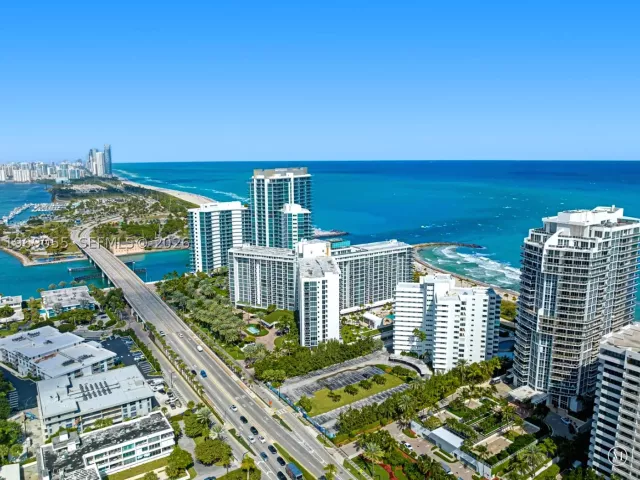 2-bedroom condo for rent in Bal Harbour - 10275 Collins Ave 102 - MondialRealty