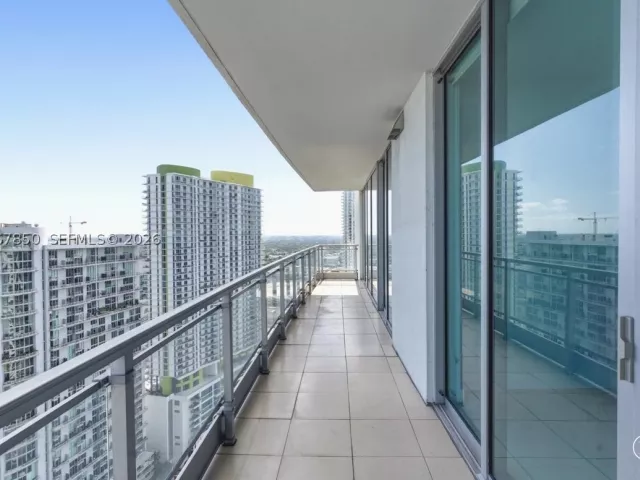 2-bedroom condo for sale in Miami - 92 SW 3rd St 3804 - MondialRealty