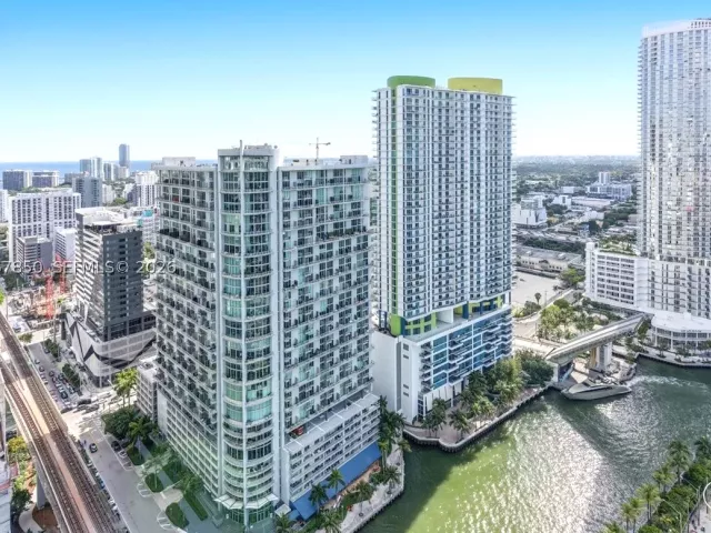 2-bedroom condo for sale in Miami - 92 SW 3rd St 3804 - MondialRealty