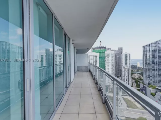 2-bedroom condo for sale in Miami - 92 SW 3rd St 3804 - MondialRealty