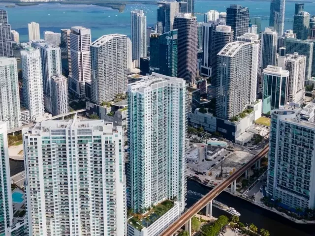 2-bedroom condo for sale in Miami - 92 SW 3rd St 3804 - MondialRealty