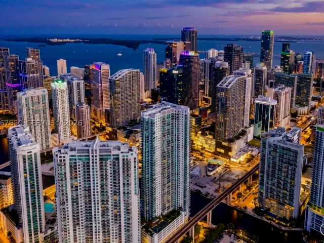 2-bedroom condo for sale in Miami - 92 SW 3rd St 3804 - MondialRealty