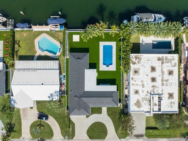 5-bedroom home for sale in Hallandale Beach - 430 Tamarind Dr - MondialRealty