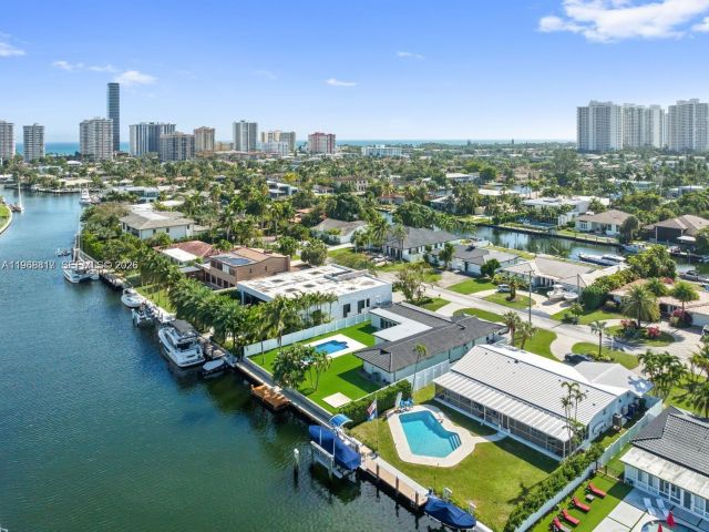 5-bedroom home for sale in Hallandale Beach - 430 Tamarind Dr - MondialRealty