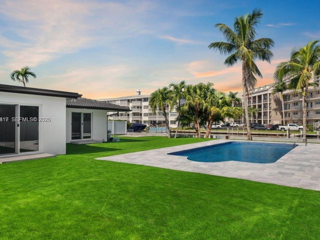 5-bedroom home for sale in Hallandale Beach - 430 Tamarind Dr - MondialRealty