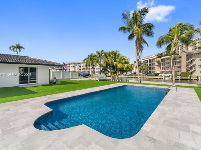 5-bedroom home for sale in Hallandale Beach - 430 Tamarind Dr - MondialRealty