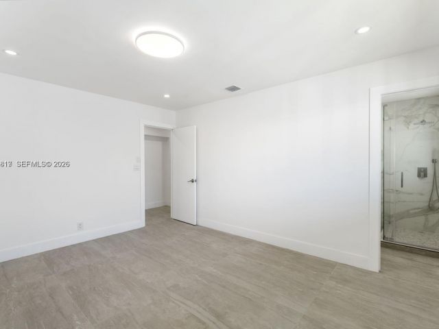 5-bedroom home for sale in Hallandale Beach - 430 Tamarind Dr - MondialRealty