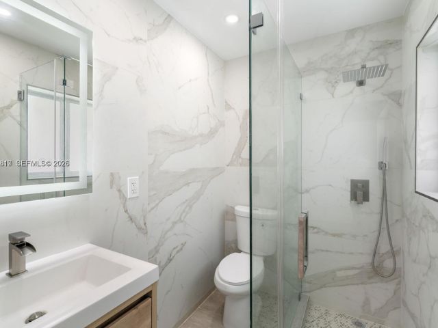 5-bedroom home for sale in Hallandale Beach - 430 Tamarind Dr - MondialRealty