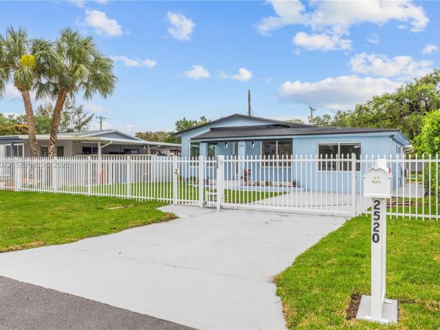 4-bedroom home for sale in Miami - 2520 NW 108th St - MondialRealty