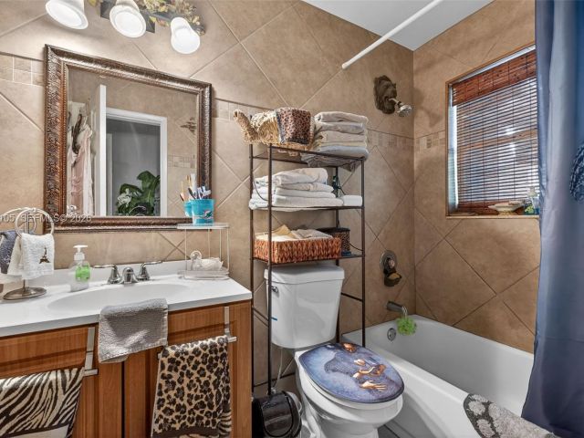 Home for sale at 4280 NE 11th Ter - photo 7478779