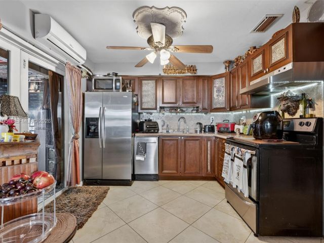 Home for sale at 4280 NE 11th Ter - photo 7478785