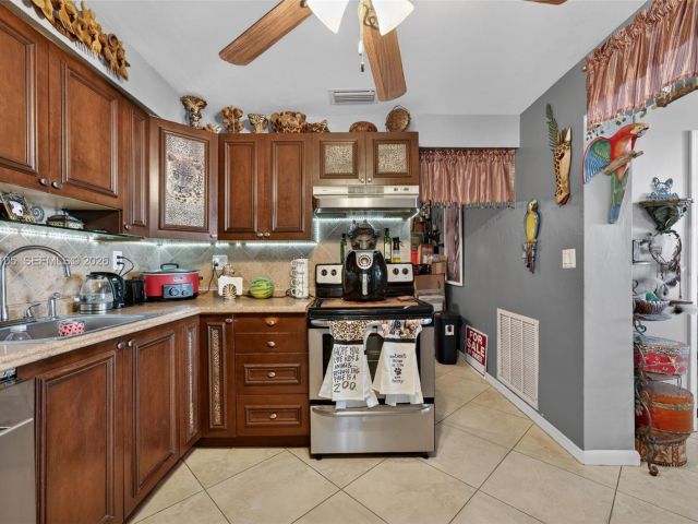 Home for sale at 4280 NE 11th Ter - photo 7478787