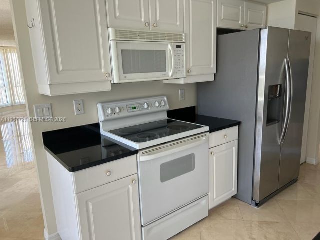 Apartment for rent  Unit #1009 - photo 7505540