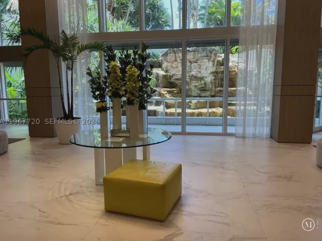 3-bedroom condo for rent in Aventura - 21055 Yacht Club Dr 1009 - MondialRealty