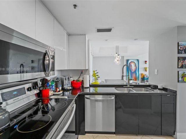 Apartment for rent  Unit #506 - photo 7508763