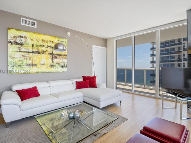 Apartment for rent  Unit #3906 - photo 7499806