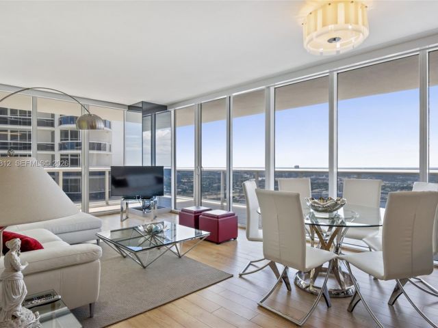 Apartment for rent  Unit #3906 - photo 7499810