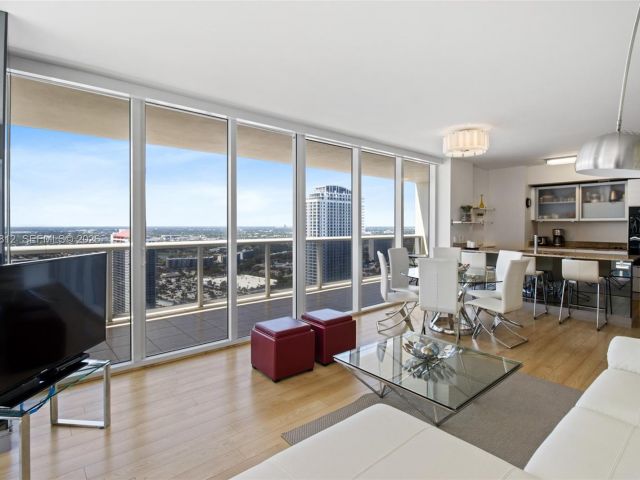 Apartment for rent  Unit #3906 - photo 7499811