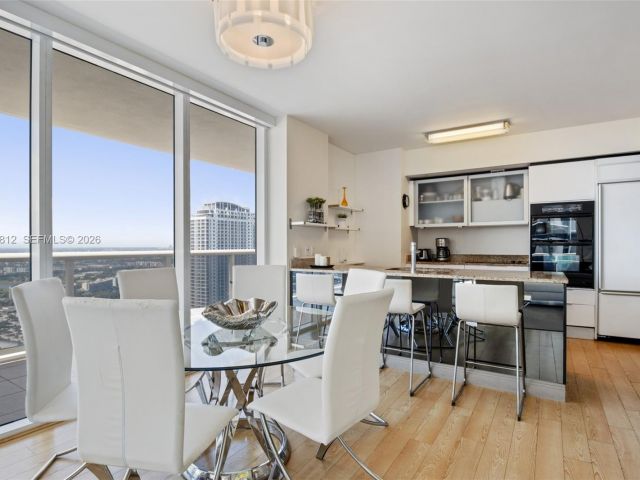 Apartment for rent  Unit #3906 - photo 7499813