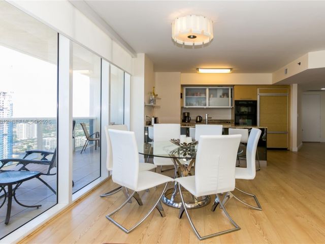 Apartment for rent  Unit #3906 - photo 7499814