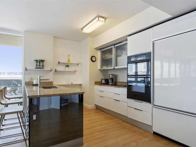 Apartment for rent  Unit #3906 - photo 7499815