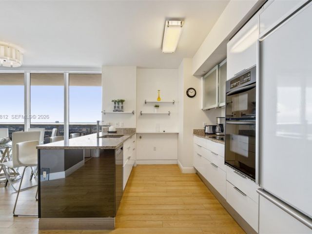 Apartment for rent  Unit #3906 - photo 7499816