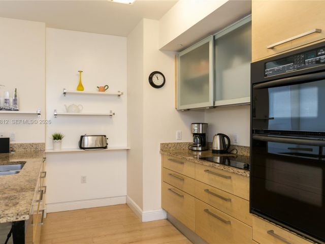 Apartment for rent  Unit #3906 - photo 7499817