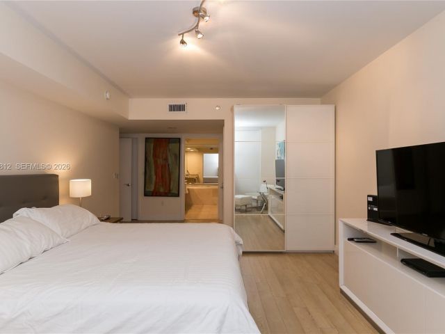 Apartment for rent  Unit #3906 - photo 7499819