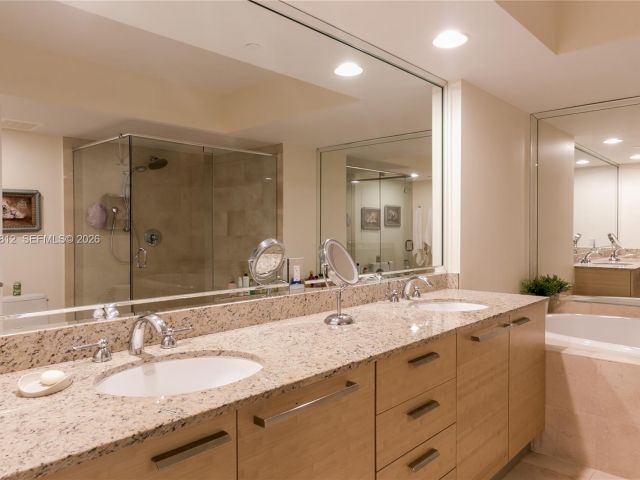 Apartment for rent  Unit #3906 - photo 7499820