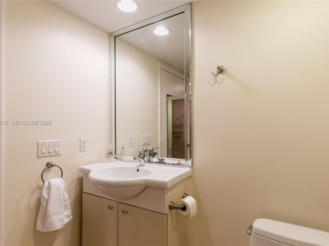 Apartment for rent  Unit #3906 - photo 7499822