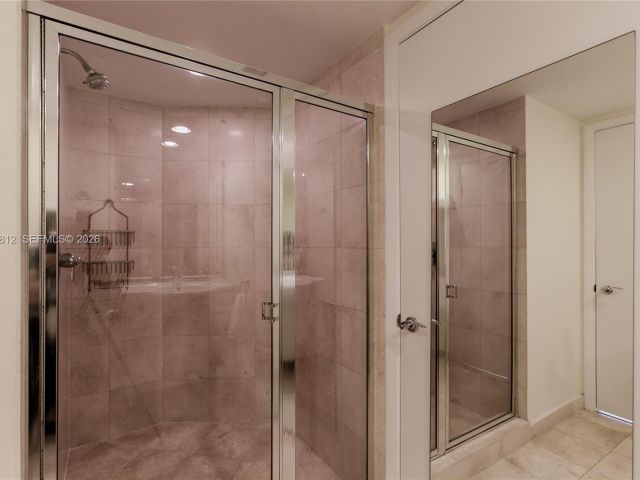 Apartment for rent  Unit #3906 - photo 7499823