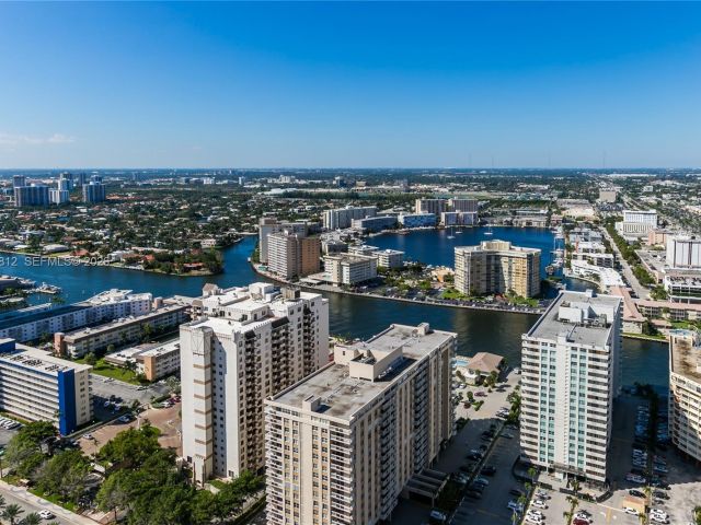 Apartment for rent  Unit #3906 - photo 7499824