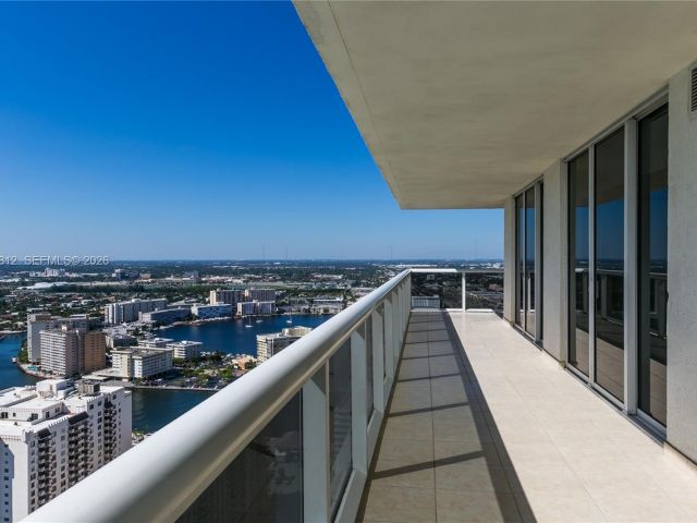 Apartment for rent  Unit #3906 - photo 7499825