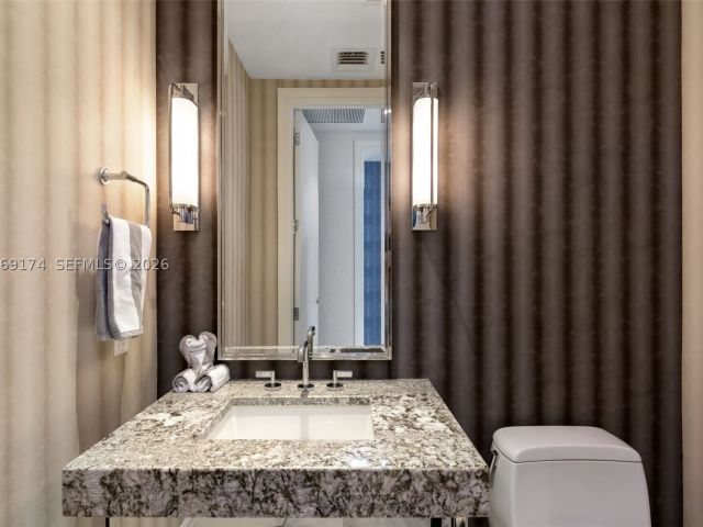2-bedroom condo for rent in Bal Harbour - 9701 Collins Ave 404S - MondialRealty