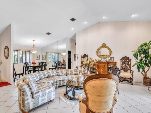 2-bedroom home for sale in Delray Beach - 2660 Riviera Drive - MondialRealty