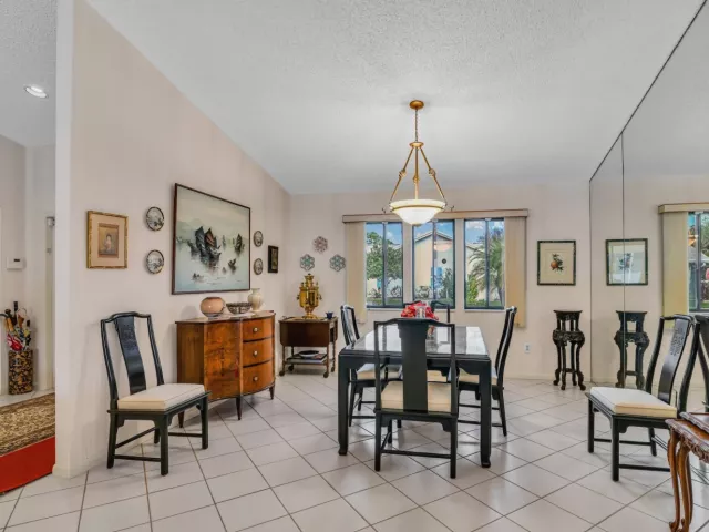 2-bedroom home for sale in Delray Beach - 2660 Riviera Drive - MondialRealty
