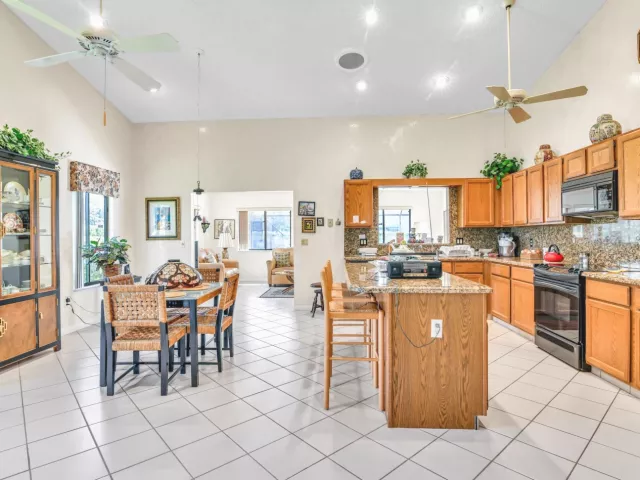 2-bedroom home for sale in Delray Beach - 2660 Riviera Drive - MondialRealty
