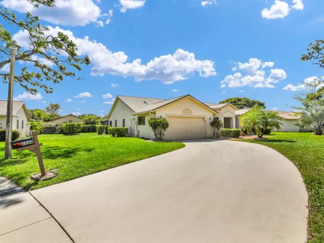 2-bedroom home for sale in Delray Beach - 2660 Riviera Drive - MondialRealty