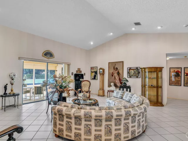 2-bedroom home for sale in Delray Beach - 2660 Riviera Drive - MondialRealty
