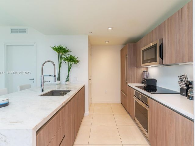 Apartment for sale  Unit #502 - photo 7497295