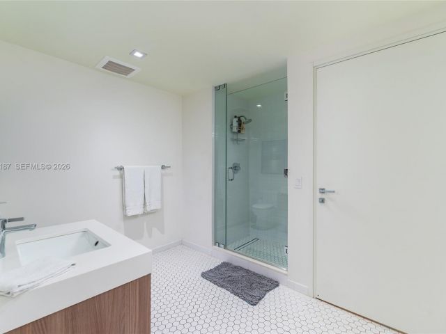 Apartment for sale  Unit #502 - photo 7497311