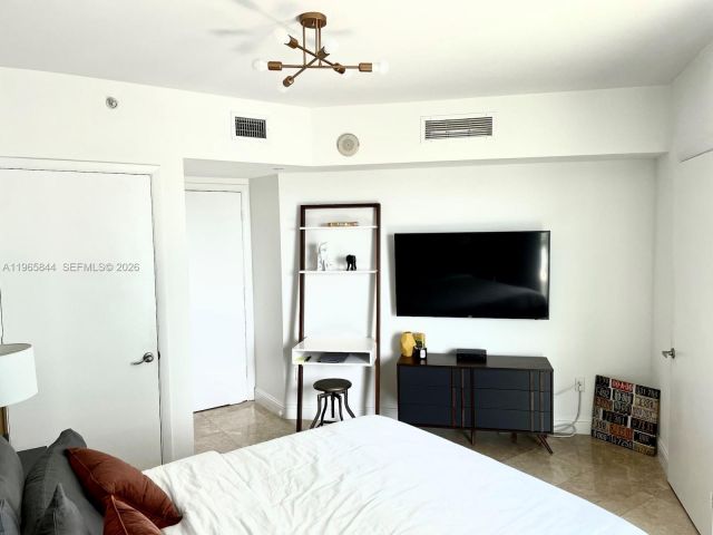 Apartment for rent  Unit #2114 - photo 7489583