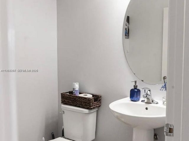 Home for rent at 11611 SW 253 ST 11611 - photo 7492657