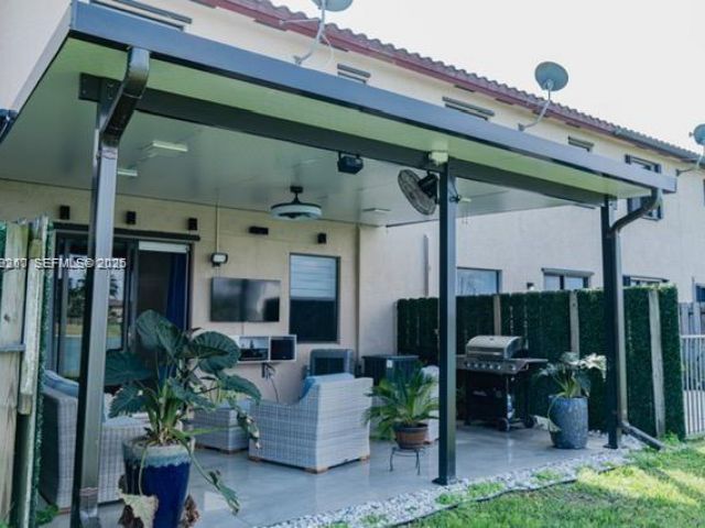 Home for rent at 11611 SW 253 ST 11611 - photo 7492669